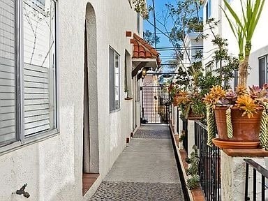 1130 9th St in Santa Monica, CA - Foto de edificio - Building Photo