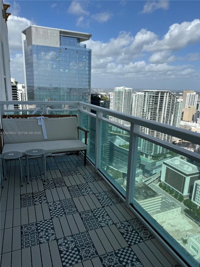 950 Brickell Bay Dr in Miami, FL - Building Photo - Building Photo