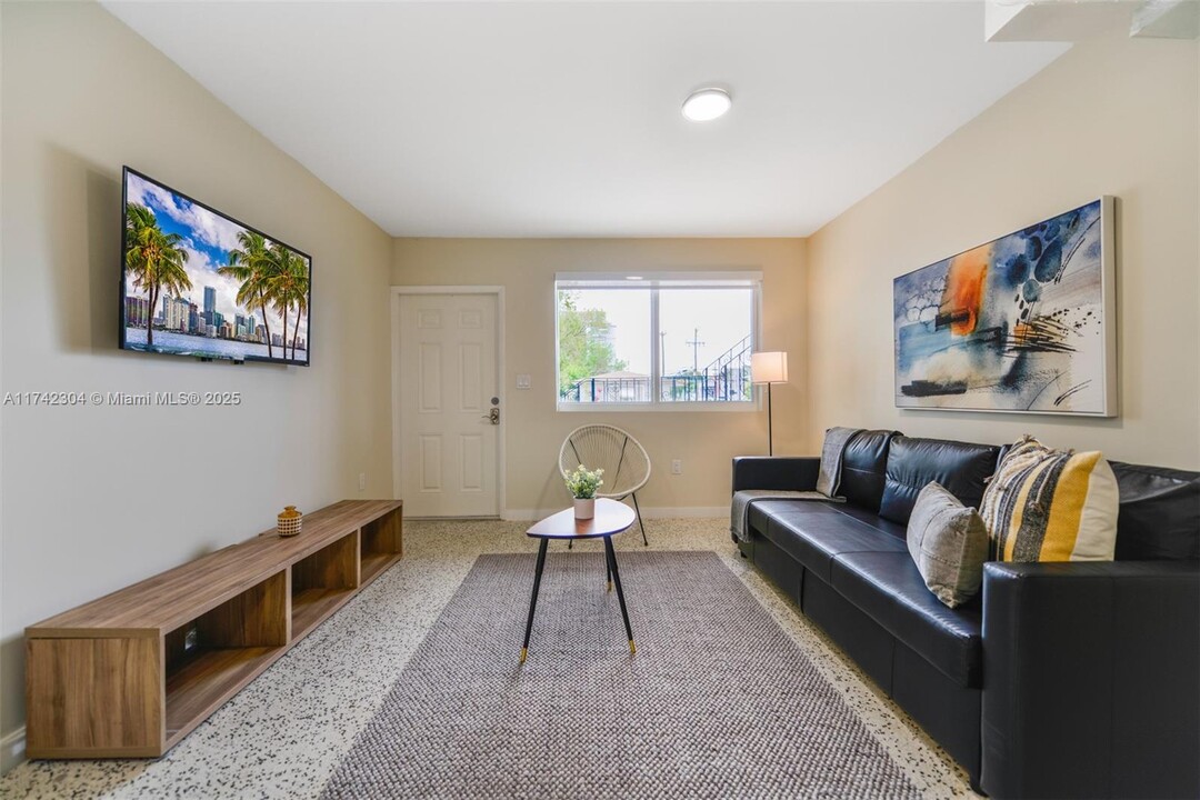 1001 NE 80 St in Miami, FL - Building Photo