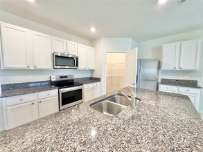 475 Autumn Stream Dr, Unit 13 in Auburndale, FL - Building Photo - Building Photo