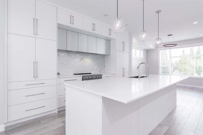 831-877 77 St SW in Calgary, AB - Building Photo - Building Photo