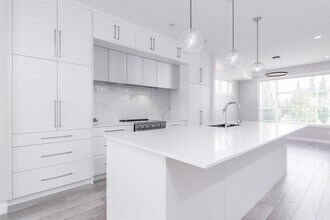 831-877 77 St SW in Calgary, AB - Building Photo - Building Photo