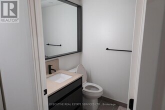 5 Lakeview Ave in Toronto, ON - Building Photo - Building Photo