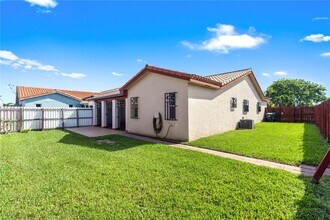 1750 SW 137th Pl in Miami, FL - Foto de edificio - Building Photo