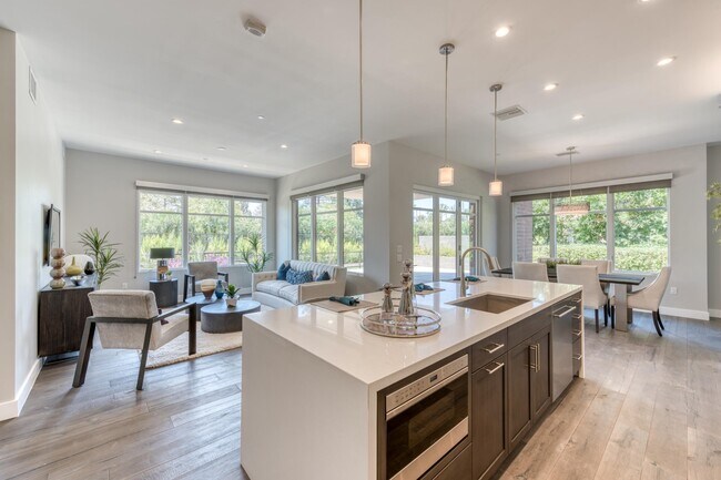 6166 N Scottsdale Rd in Paradise Valley, AZ - Building Photo - Building Photo