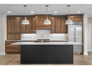 1 Hill Farm Rd in North Oaks, MN - Foto de edificio - Building Photo