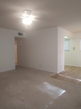 2375 Fox Chase Blvd in Palm Harbor, FL - Building Photo - Building Photo