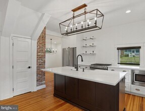 2110 S Fillmore St in Arlington, VA - Building Photo - Building Photo