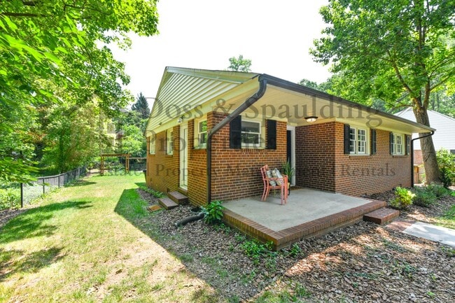 4202 Henderson Rd in Greensboro, NC - Foto de edificio - Building Photo