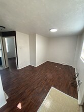 516 Center Ave, Unit 1 in Pitcairn, PA - Building Photo - Building Photo