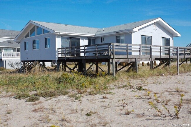 4 Cove in Westhampton Beach, NY - Building Photo - Building Photo