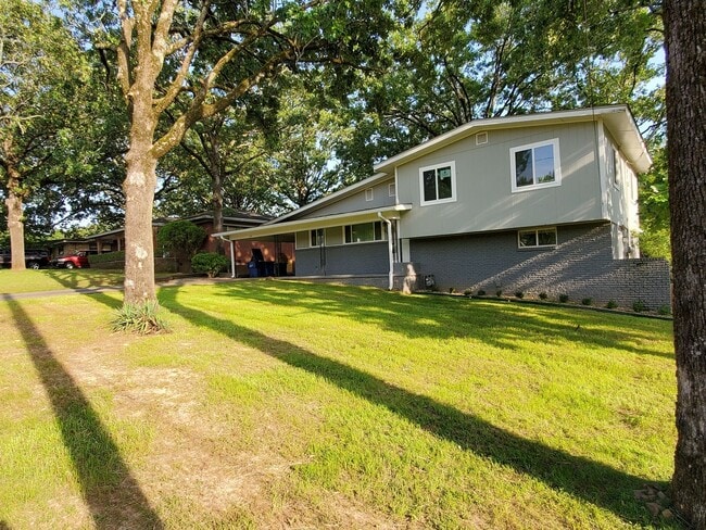 property at 304 W 52nd St