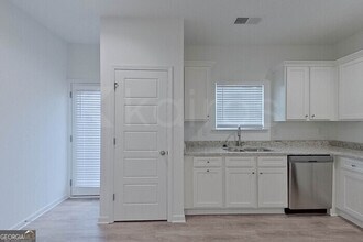 130 English Oak Ln in Warner Robins, GA - Building Photo - Building Photo