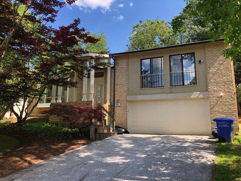10912 Broad Green Terrace in Potomac, MD - Building Photo