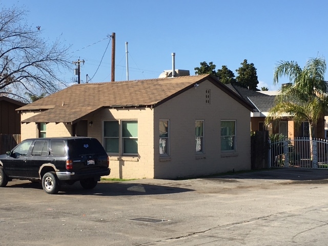 1813-1815 Oregon St in Bakersfield, CA - Building Photo