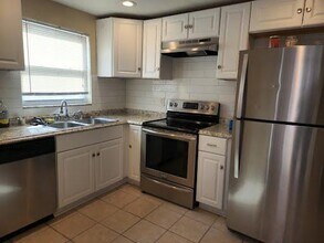 1024 Solar Dr in Holiday, FL - Building Photo - Building Photo