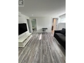 348 Laurentian Crescent in Coquitlam, BC - Building Photo - Building Photo