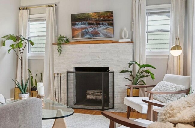 5217 France Ave S in Minneapolis, MN - Foto de edificio - Building Photo