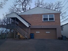 220 W Oneida Ave in Bartlett, IL - Building Photo