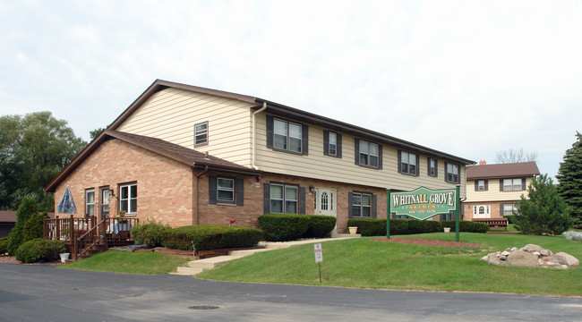 Whitnall Grove Apartments in Milwaukee, WI - Foto de edificio - Building Photo