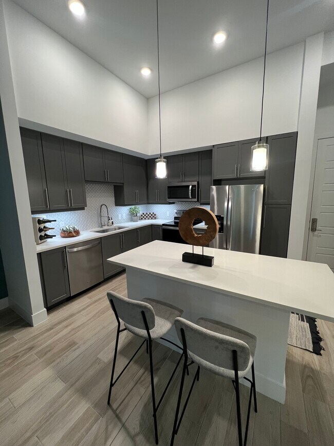 10075 NW 86th Ter in Doral, FL - Building Photo - Building Photo