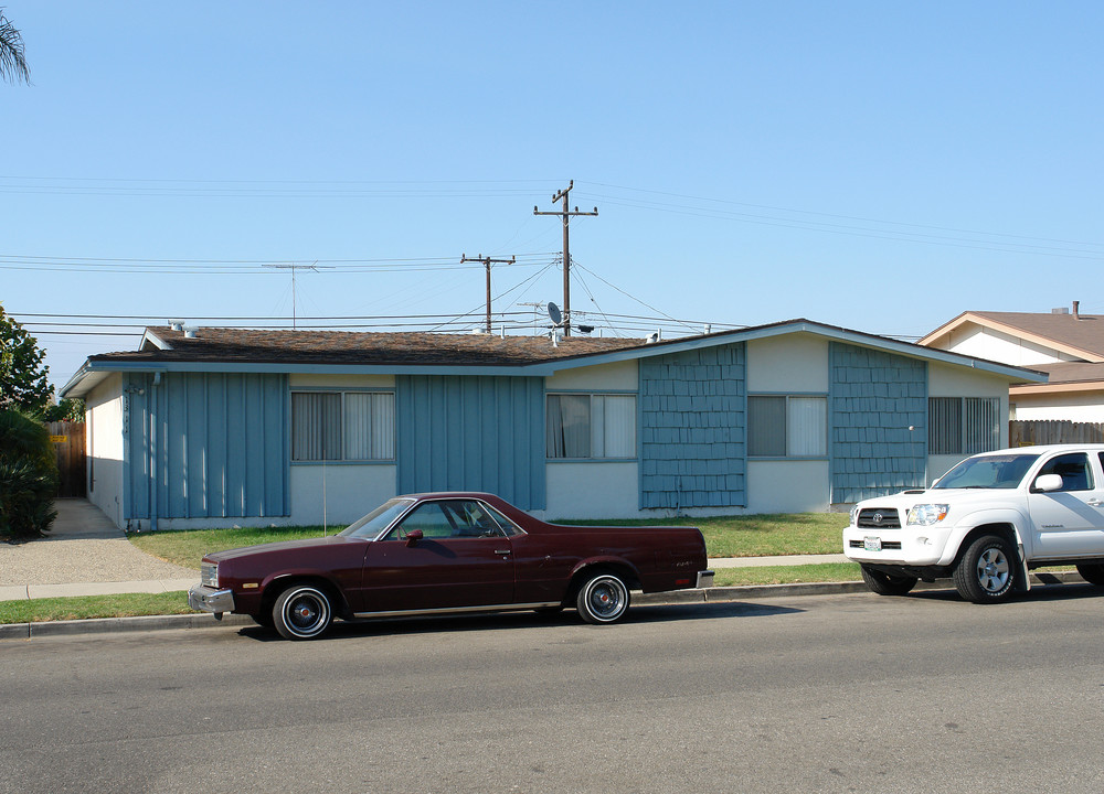 1311 Glenwood Dr in Oxnard, CA - Foto de edificio