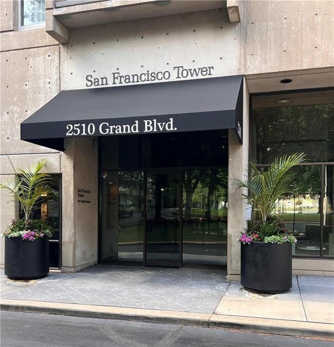 2510 Grand Blvd in Kansas City, MO - Foto de edificio - Building Photo