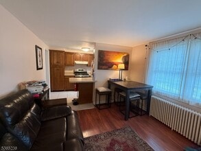 522 Lincoln Park E in Cranford, NJ - Building Photo - Building Photo