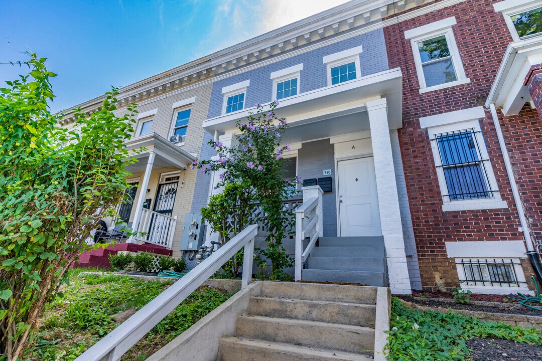 710 Columbia Rd NW in Washington, DC - Building Photo