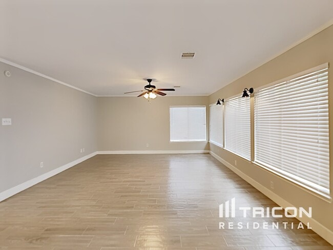 21880 Silver Oak Ct in Porter, TX - Foto de edificio - Building Photo