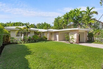 6140 Pine Tree Dr in Miami Beach, FL - Building Photo - Building Photo