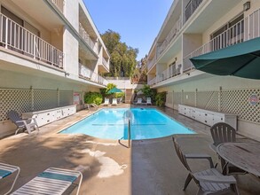 West View Apartments in Manhattan Beach, CA - Building Photo - Building Photo