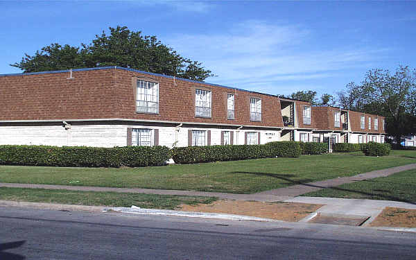 Concrete Jungle in Dallas, TX - Foto de edificio - Building Photo