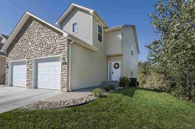 property at 626 Oakbrook Pl