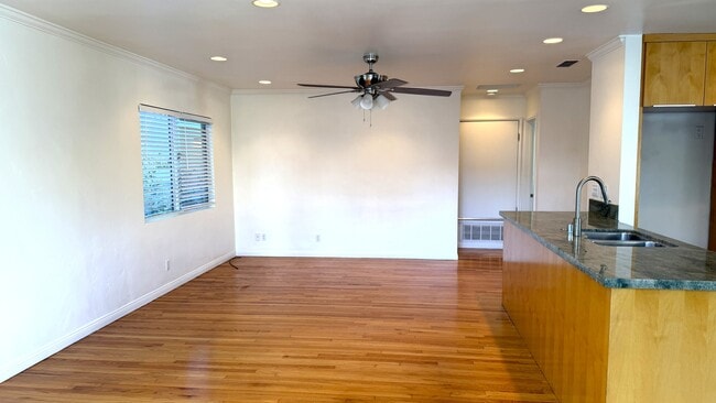 257 Claremont Ave in Long Beach, CA - Building Photo - Building Photo