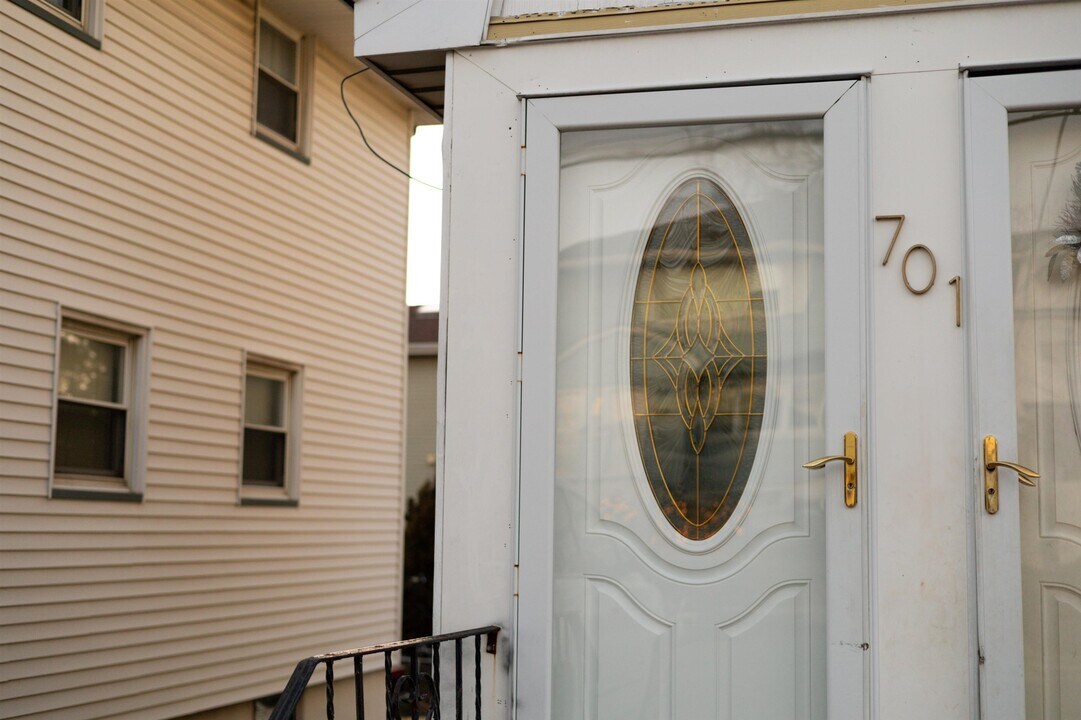 701 9th St in Secaucus, NJ - Building Photo
