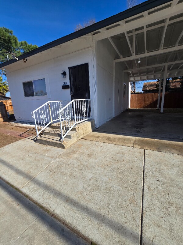 property at 7164 N Maroa Ave