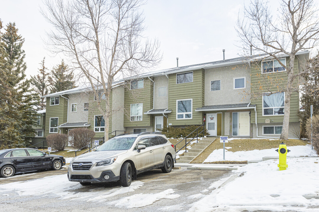 Ranchland Meadows in Calgary, AB - Building Photo