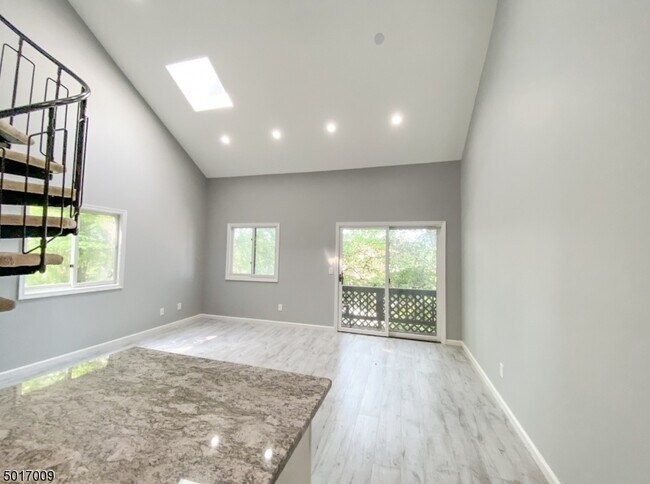 4 Alta Ct W-Unit -2 in Vernon, NJ - Building Photo - Building Photo