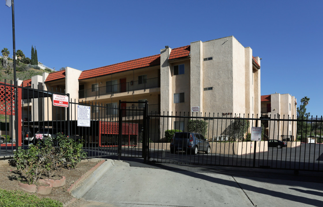 Palm Circle Apartments in San Bernardino, CA - Building Photo