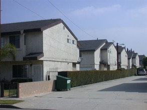 Alameda Townhomes in Downey, CA - Building Photo - Building Photo