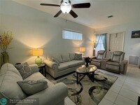 3964 NW 89th Ave in Coral Springs, FL - Foto de edificio - Building Photo