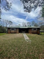121 Sweet Gum Dr in Melrose, FL - Building Photo