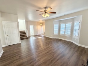 884 N Meadowlands Dr in Fayetteville, AR - Foto de edificio - Building Photo