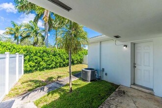 715 NE 92nd St, Unit #1 in Miami Shores, FL - Building Photo - Building Photo