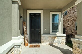 521 Bradford Ln in Hutto, TX - Building Photo - Building Photo