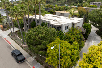 Rosebay Falls in Encinitas, CA - Building Photo - Building Photo