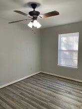772 S Polk St in Giddings, TX - Building Photo - Building Photo