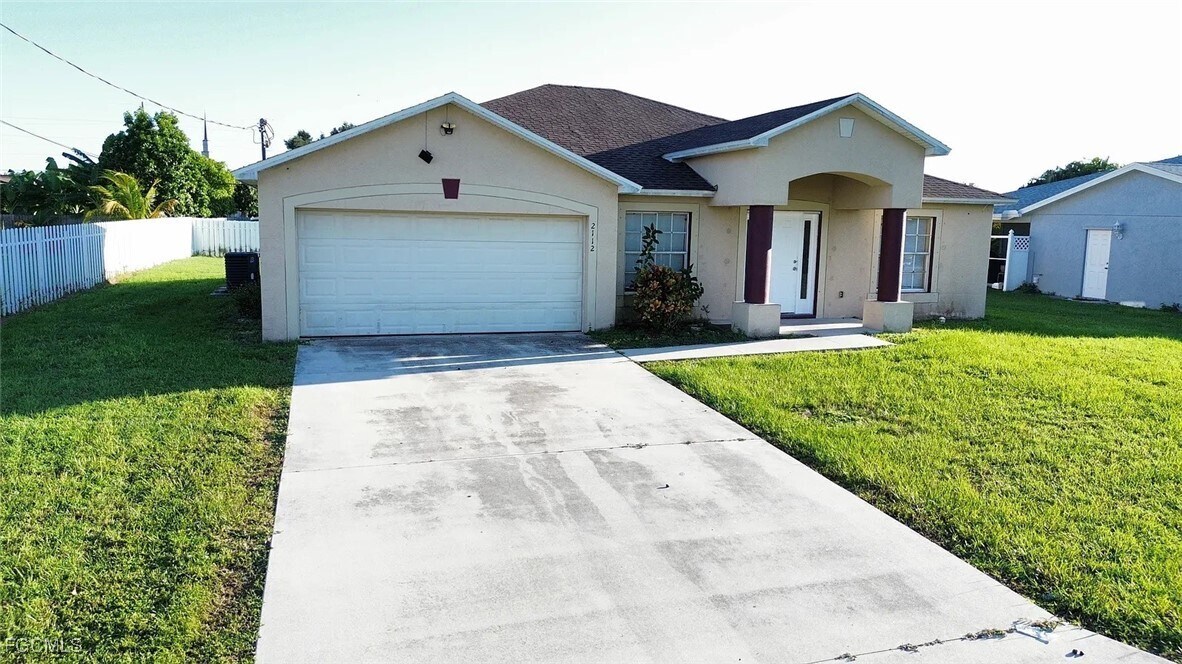 2112 NE 1st St in Cape Coral, FL - Building Photo