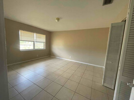 1570 E Breezy Ln in West Palm Beach, FL - Building Photo